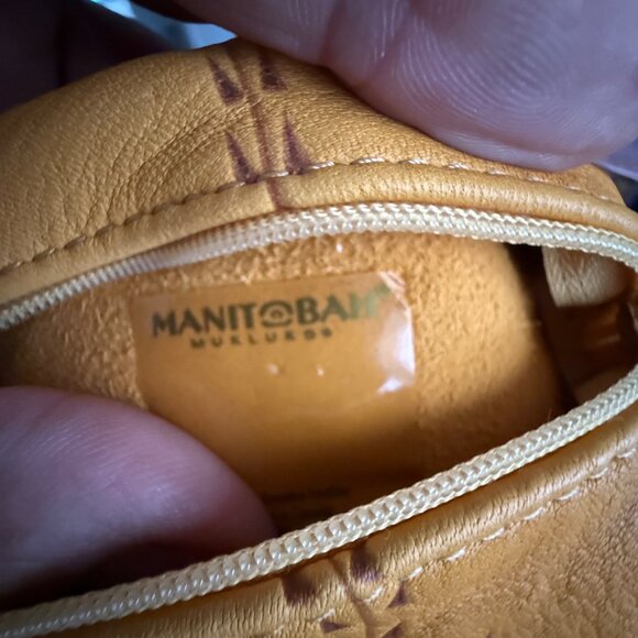 Manitobah Mukluks Yellow Leather Zippered Coin Pouch Set - Picture 4 of 4